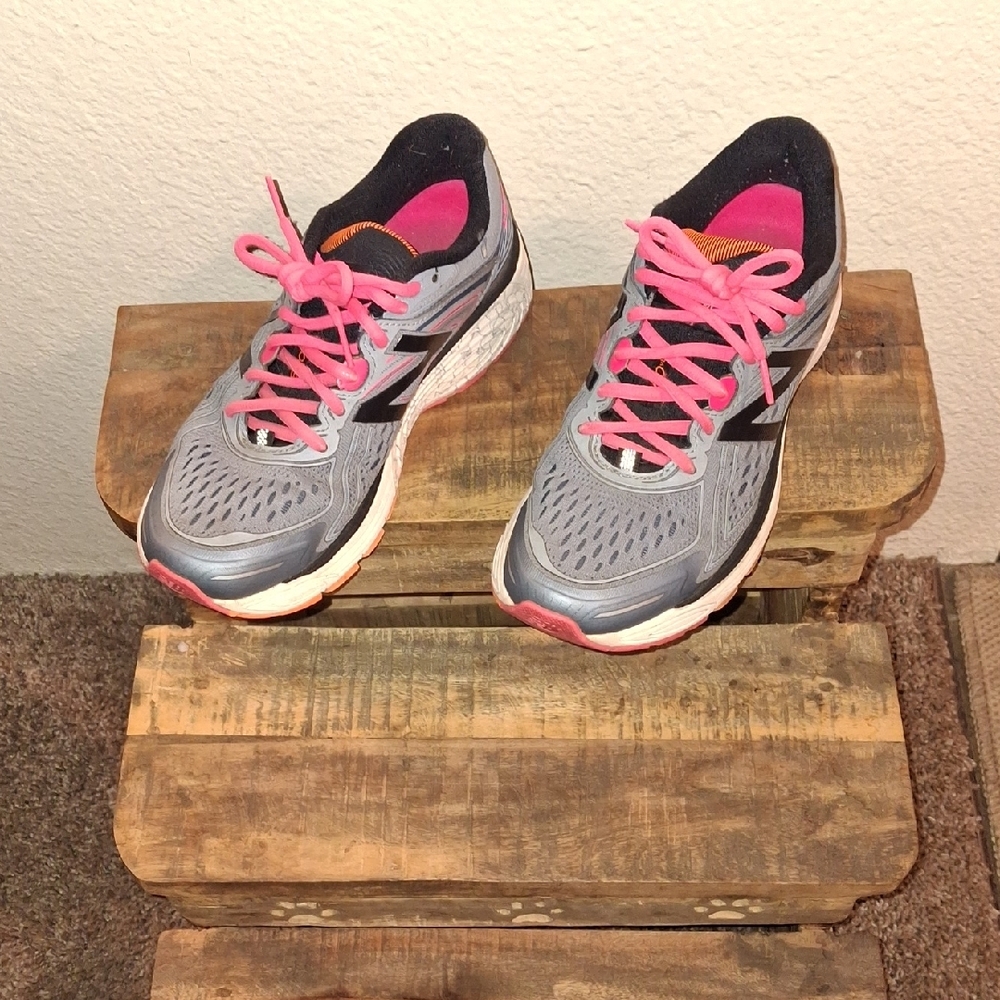 EUC Women's New Balance Running Shoes Size 8 - Picture 5 of 11